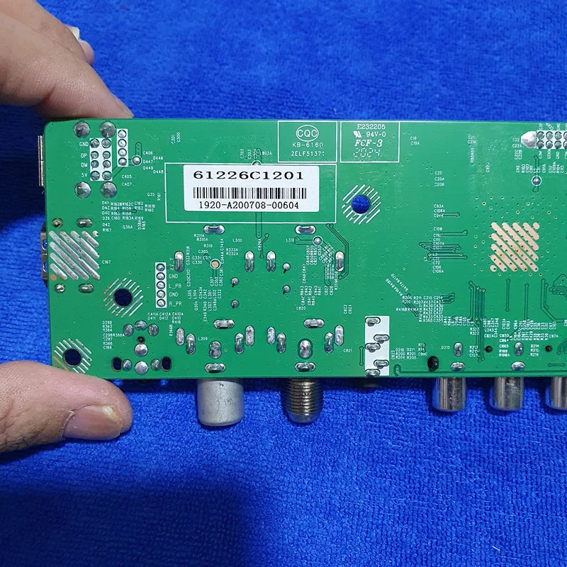 Custom    New qt526c TV motherboard presents remote control, key board, firmware, supports DVB-T2, DVB-S2Manufacturer