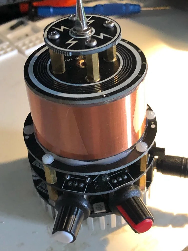 Custom Touchable Artificial Lightning Mini Music Double E Class Solid Tesla Coil Teaching Tool Wireless  Lighting Manufacturer